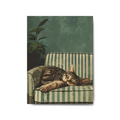 Affiche de décoration murale sur toile 30x40cm représentant une illustration apaisante d'un chat tigré endormi sur un fauteuil vintage à rayures vertes.